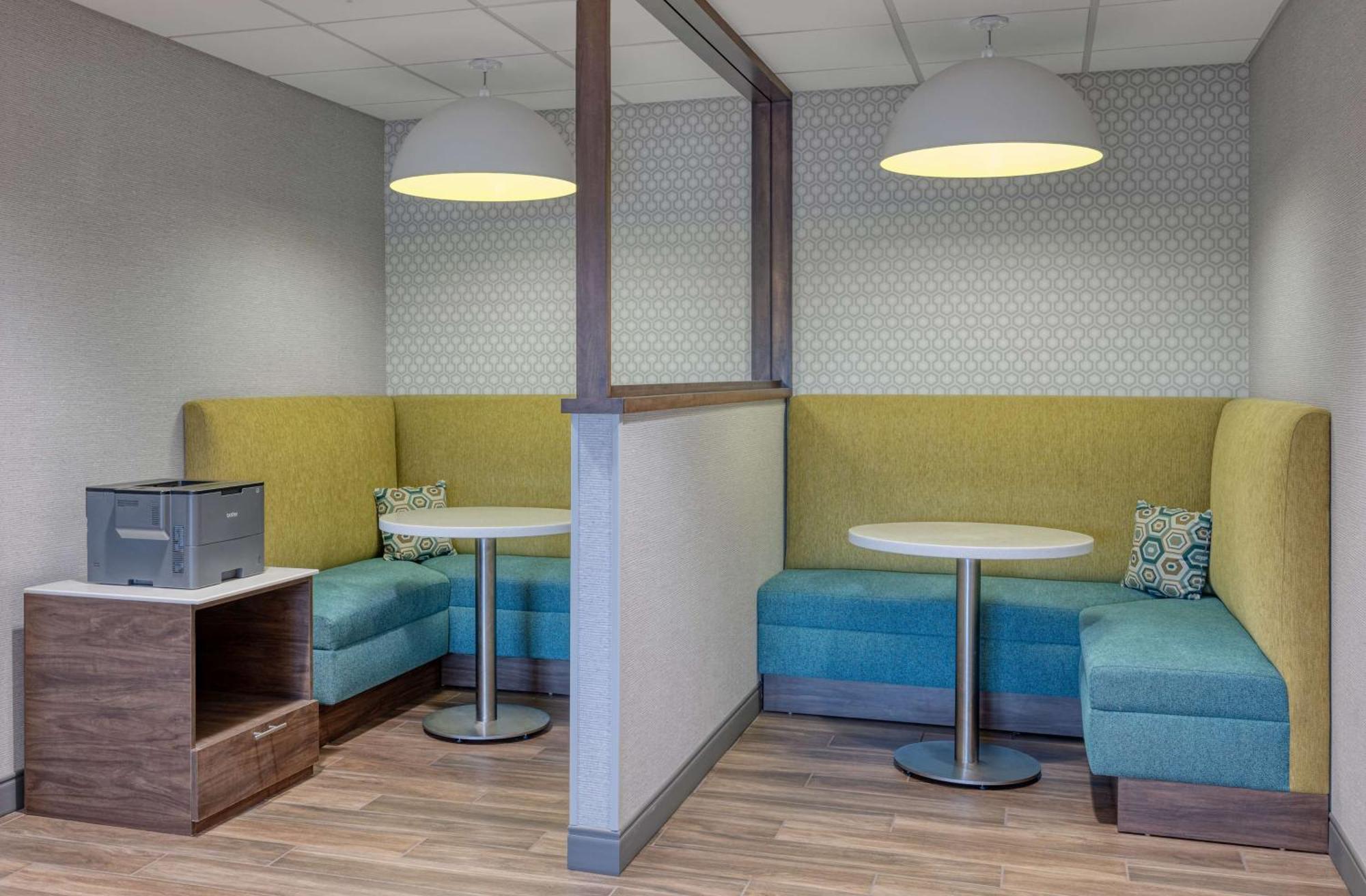 Hampton Inn Cleveland-Airport/Tiedeman Road Brooklyn Bagian luar foto