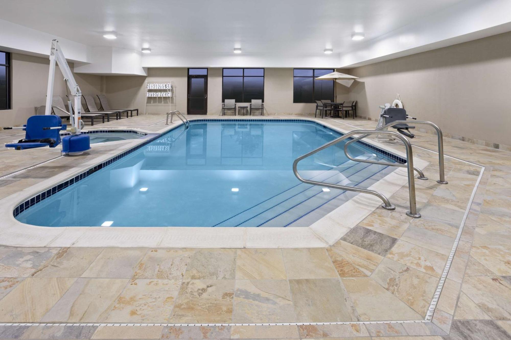 Hampton Inn Cleveland-Airport/Tiedeman Road Brooklyn Bagian luar foto