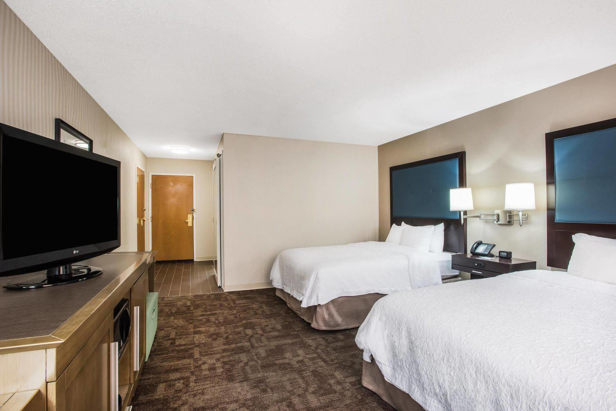 Hampton Inn Cleveland-Airport/Tiedeman Road Brooklyn Bagian luar foto